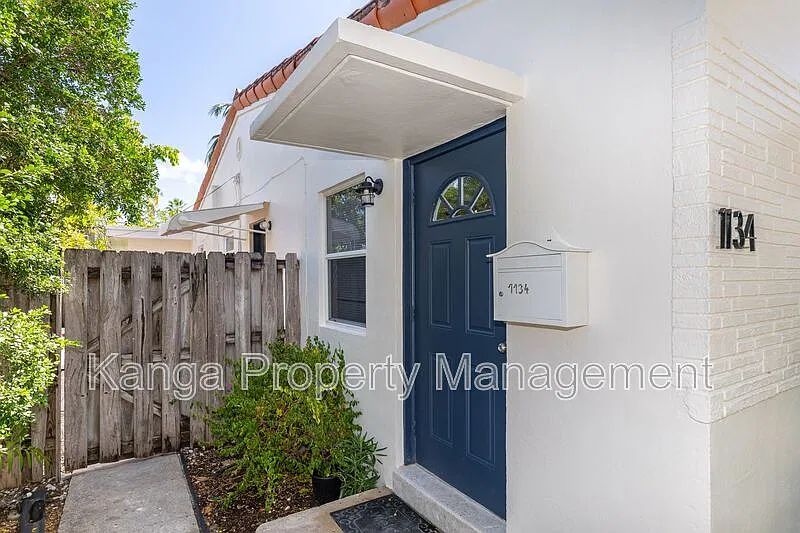 2 bed, 1.0 bath, 898 sqft, $2,575 — Photo 3
