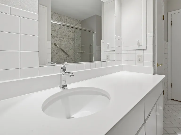4536 N Larkin St — Photo 23