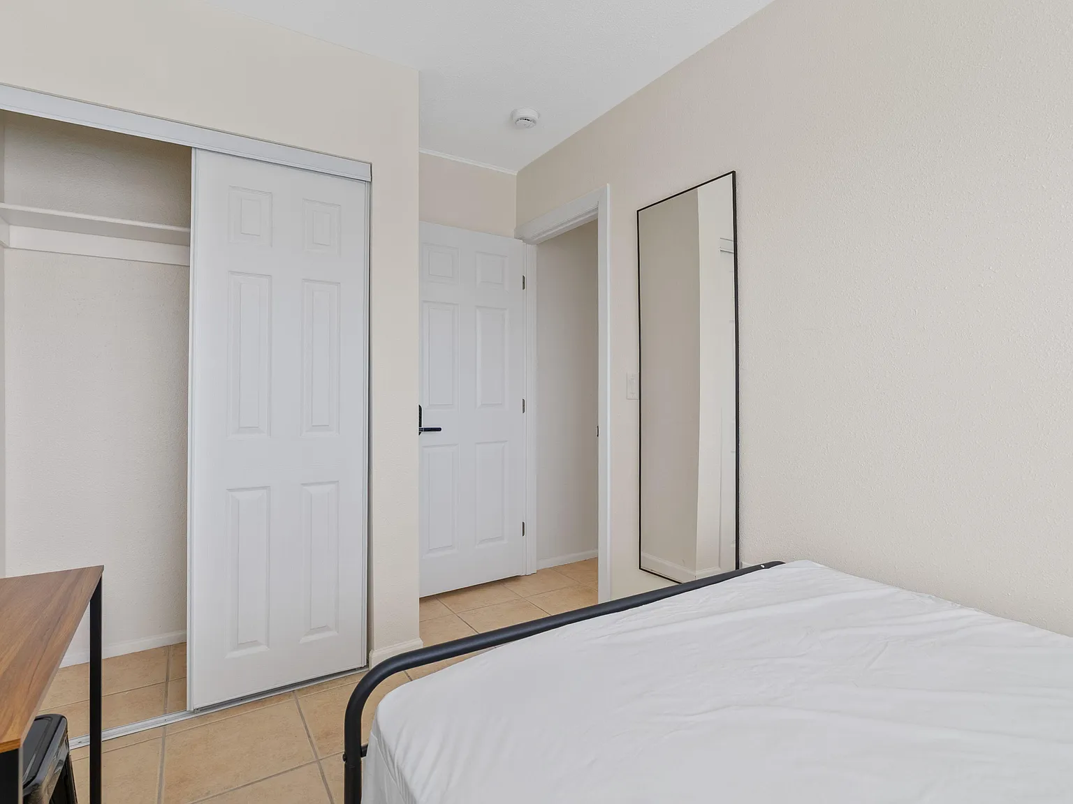 4 bed, 3.0 bath, 2300 sqft, $793 — Photo 2