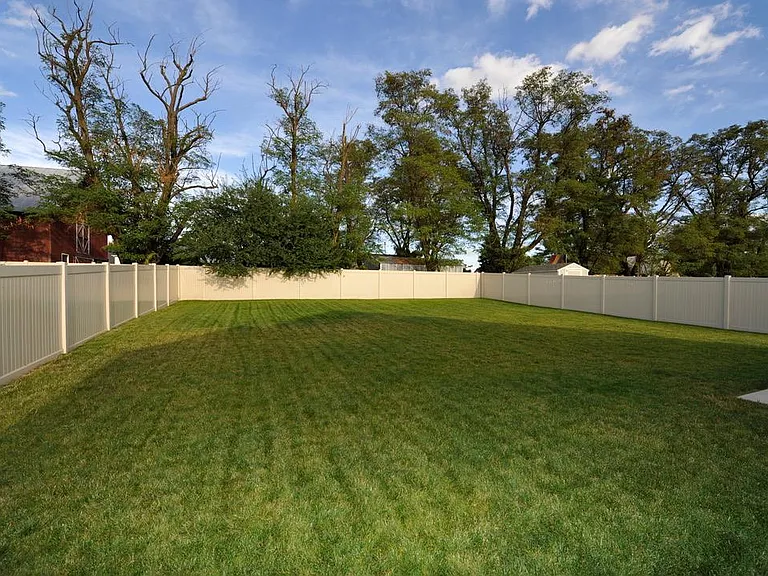 1288 N Pyroclast St — Photo 23