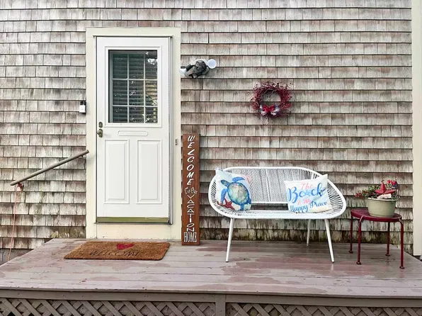 30 Pinecrest Beach Dr, East Falmouth, MA 02536