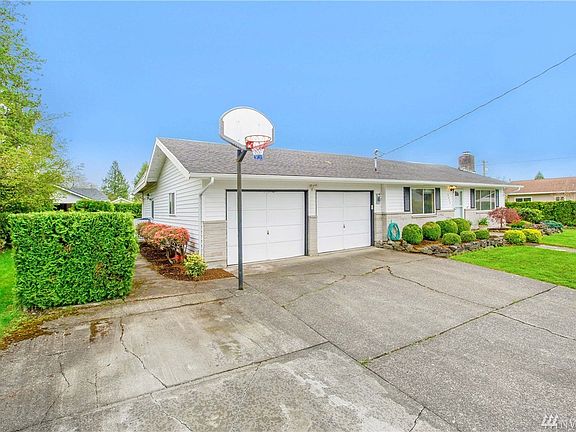 3rd image of 2228 Lowell Pl