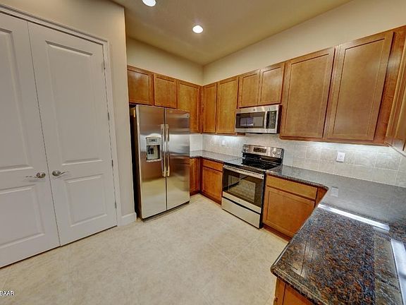 4th image of 785 Aldenham Ln