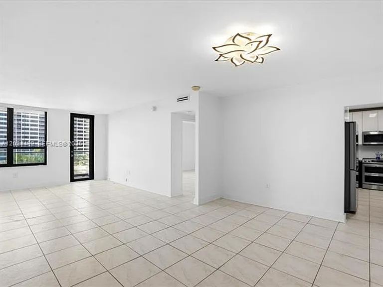 10185 Collins Ave #703 — Photo 2
