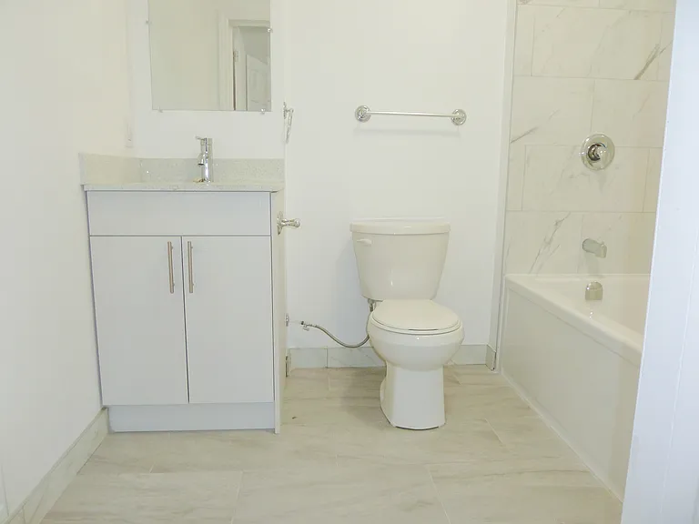630 Cummings Ave — Photo 3