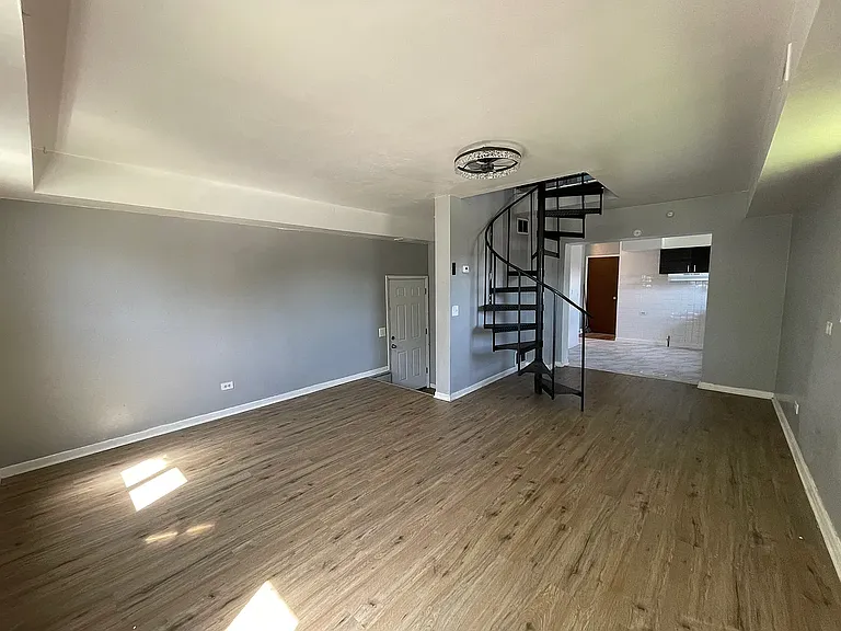 9258 S Parnell Ave — Photo 18