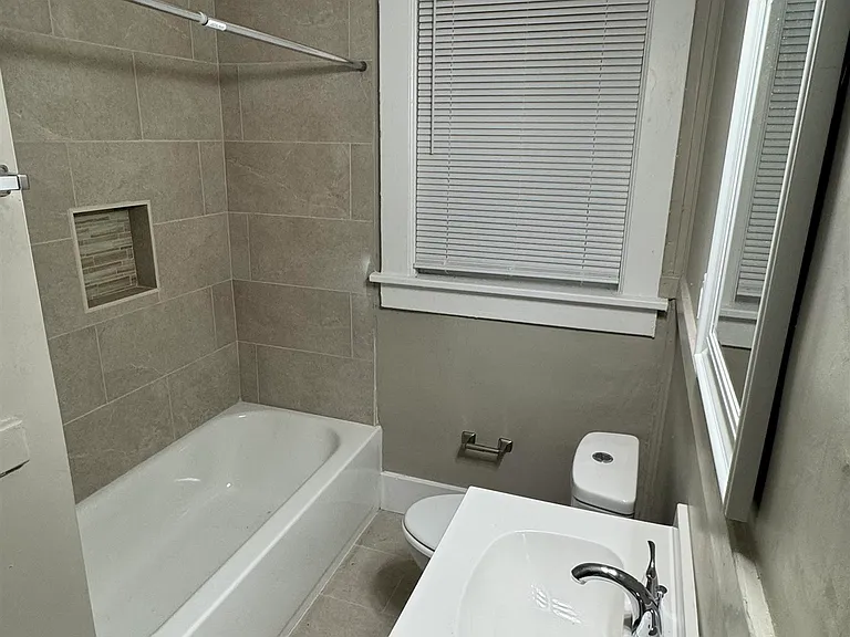919 N Willett St — Photo 13