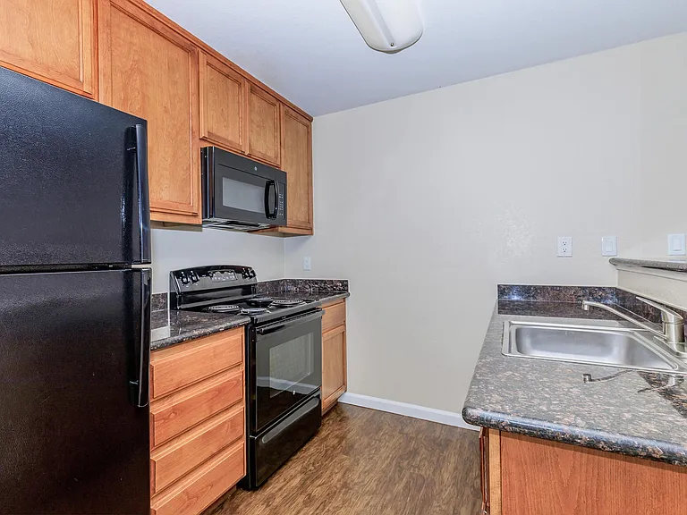 Oak Hills Apartments — Photo 8
