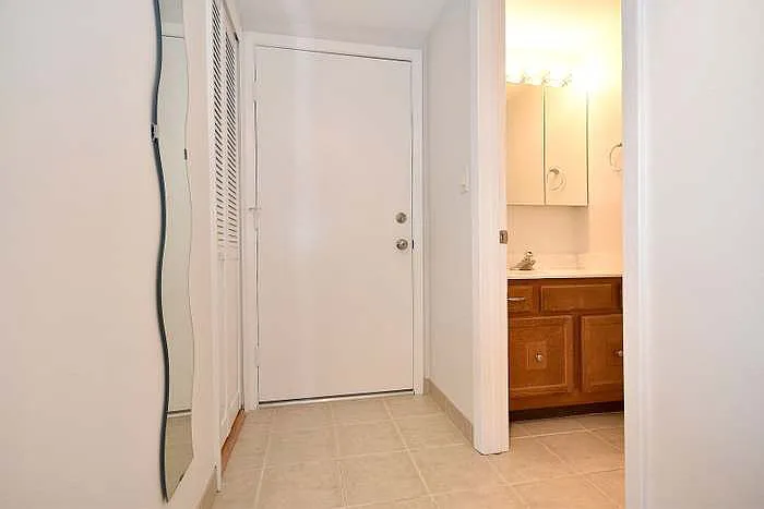 20 Parkside Ct #18 — Photo 6