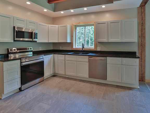 4th image of 141 Higgins Hill Road