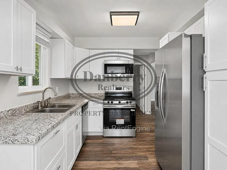 6946 Kinsman Dr — Photo 10