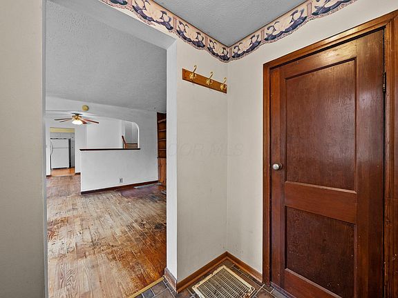4th image of 616 E Chestnut St
