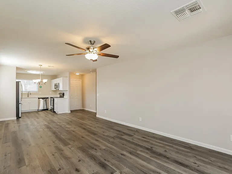 1074 E Silversmith Trl — Photo 5