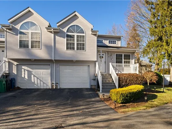 11 College Hill Rd APT 4A, Warwick, RI 02886