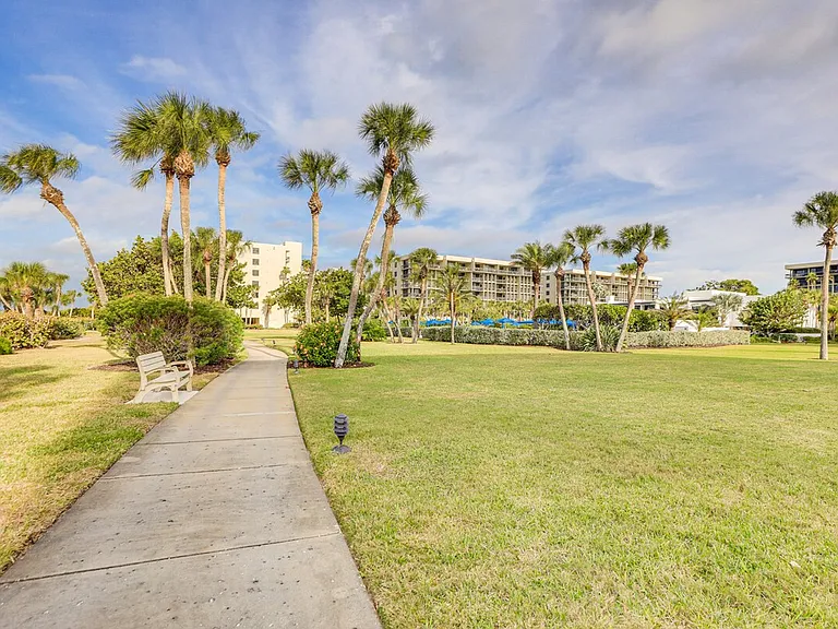 1109 Gulf Of Mexico Dr #ID1386020P — Photo 31