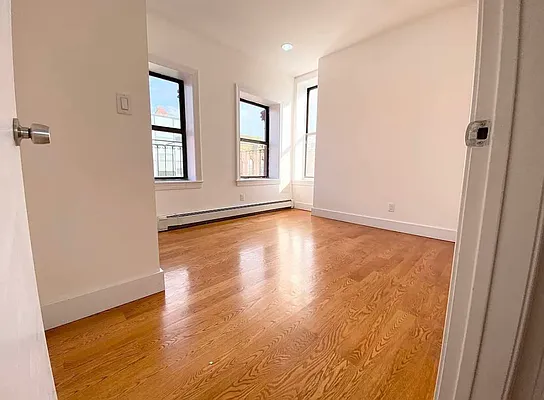 Rented by EastMount Realty LLC | media 7