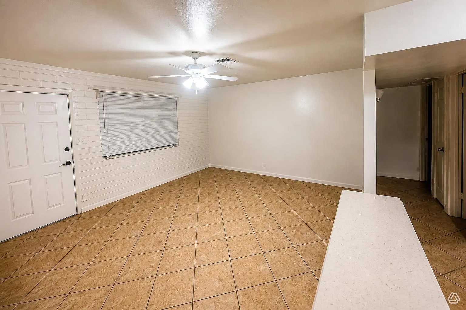 2 bed, 890 sqft, $1,550 — Photo 3