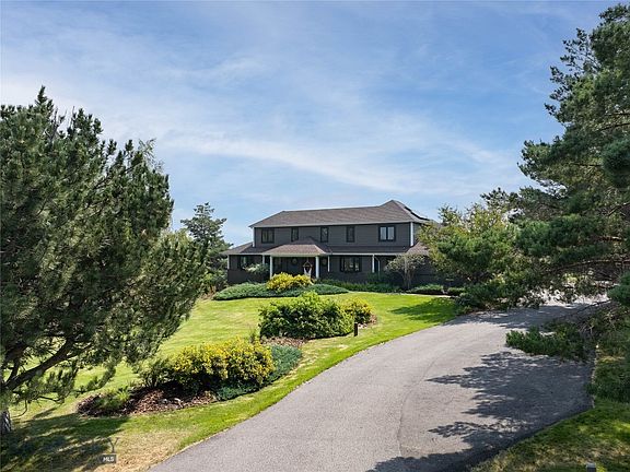 3rd image of 122 Erik Dr