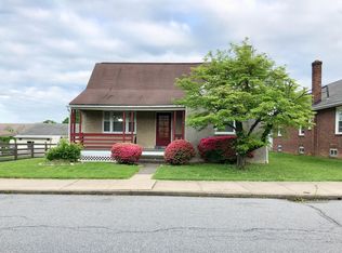 210 E Howard St, Stowe, PA 19464