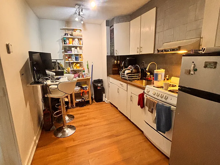 92 River St #R — Photo 2