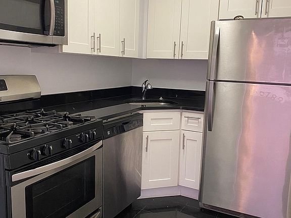 4th image of 420 E 80th St #12MM