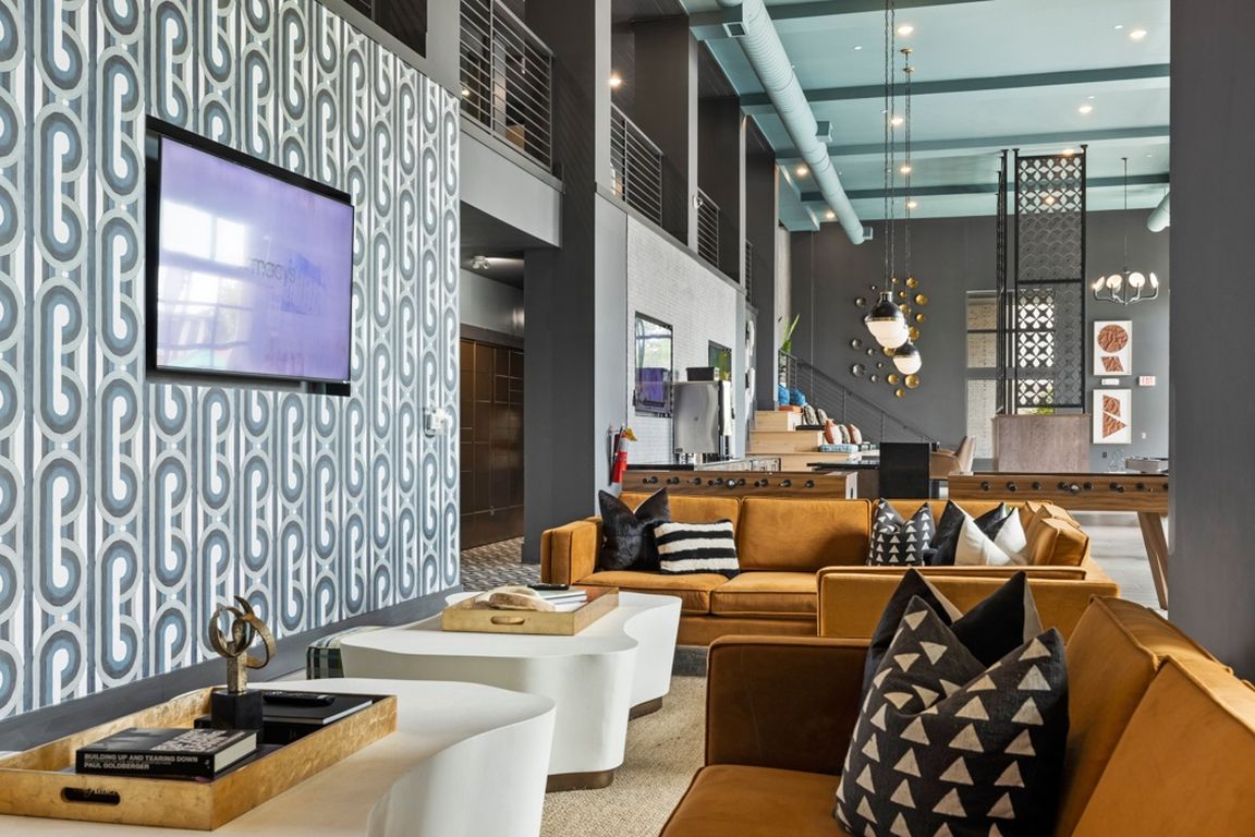 Clubroom with Lounge Areas