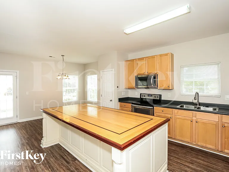 1531 Pecan Ln — Photo 10