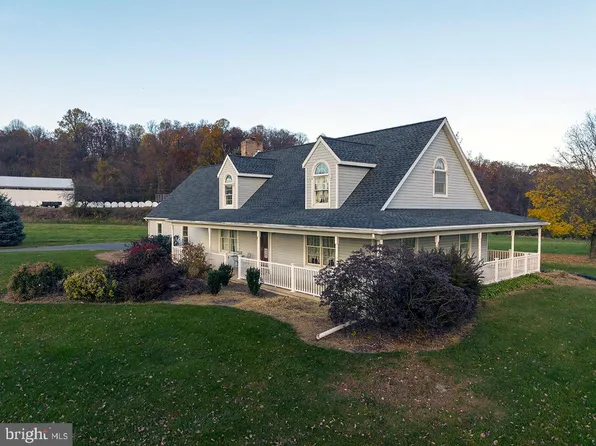 1070 Texter Mountain Rd, Robesonia, PA 19551