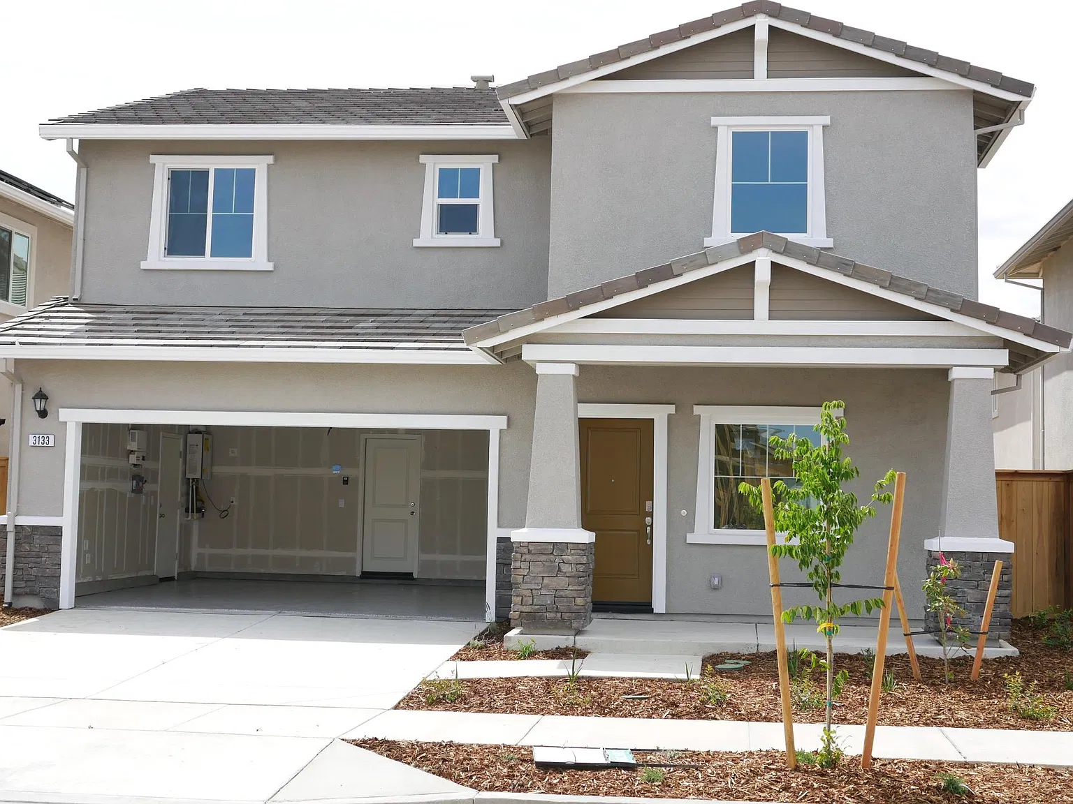 5 bed, 2161 sqft, $3,450 — Photo 2