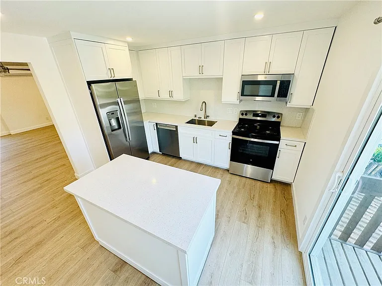112 E Avenida San Gabriel #3 — Photo 5