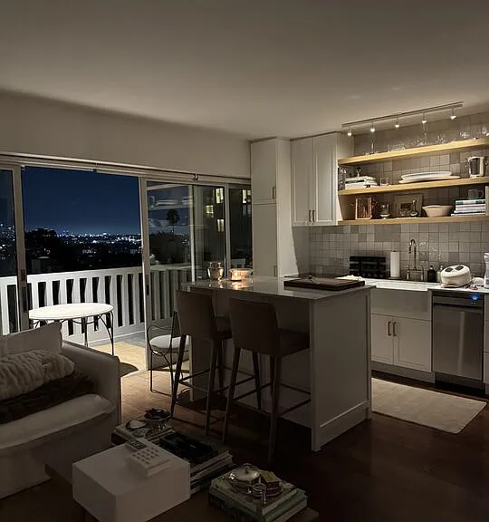 999 N Doheny Dr #406 — Photo 2