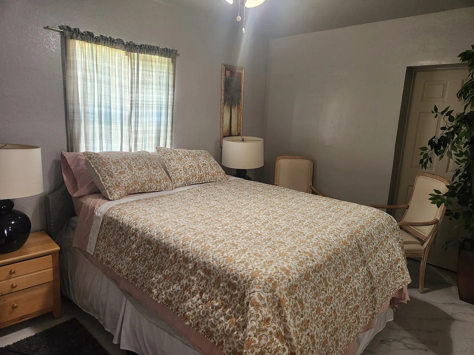 2 bed, 1.0 bath, 1332 sqft, $2,000 — Photo 2