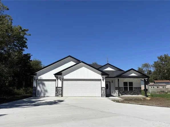 105 W Fawn Dr, Savannah, MO 64485