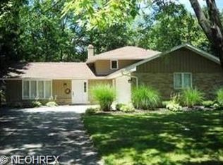 15622 Creekwood Ln, Strongsville, OH