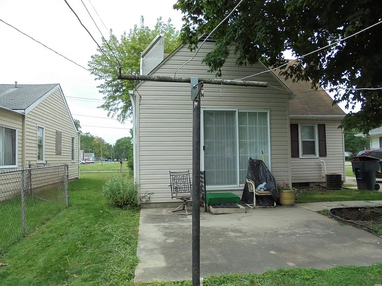 2704 S Macedonia Ave — Photo 3