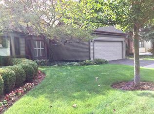 90 Warrington Dr, Lake Bluff, IL