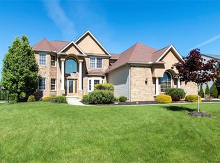 5517 Hedgebrook Dr, North Royalton, OH