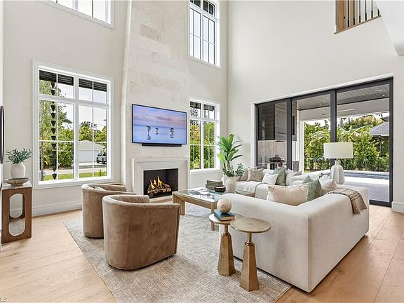 2nd image of 1079 Diana AVE