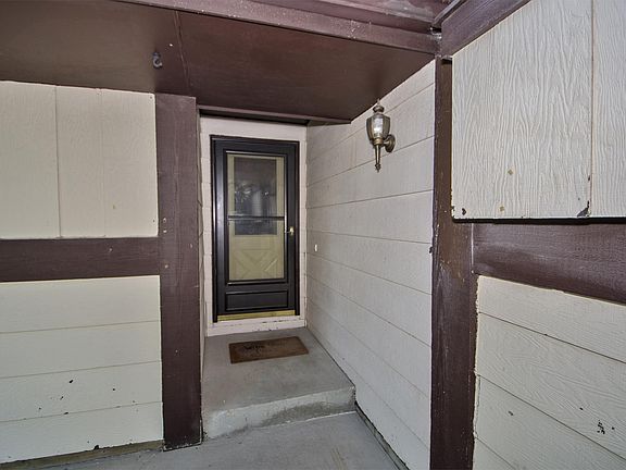 3rd image of 2915 Heatherwood Cir S #1