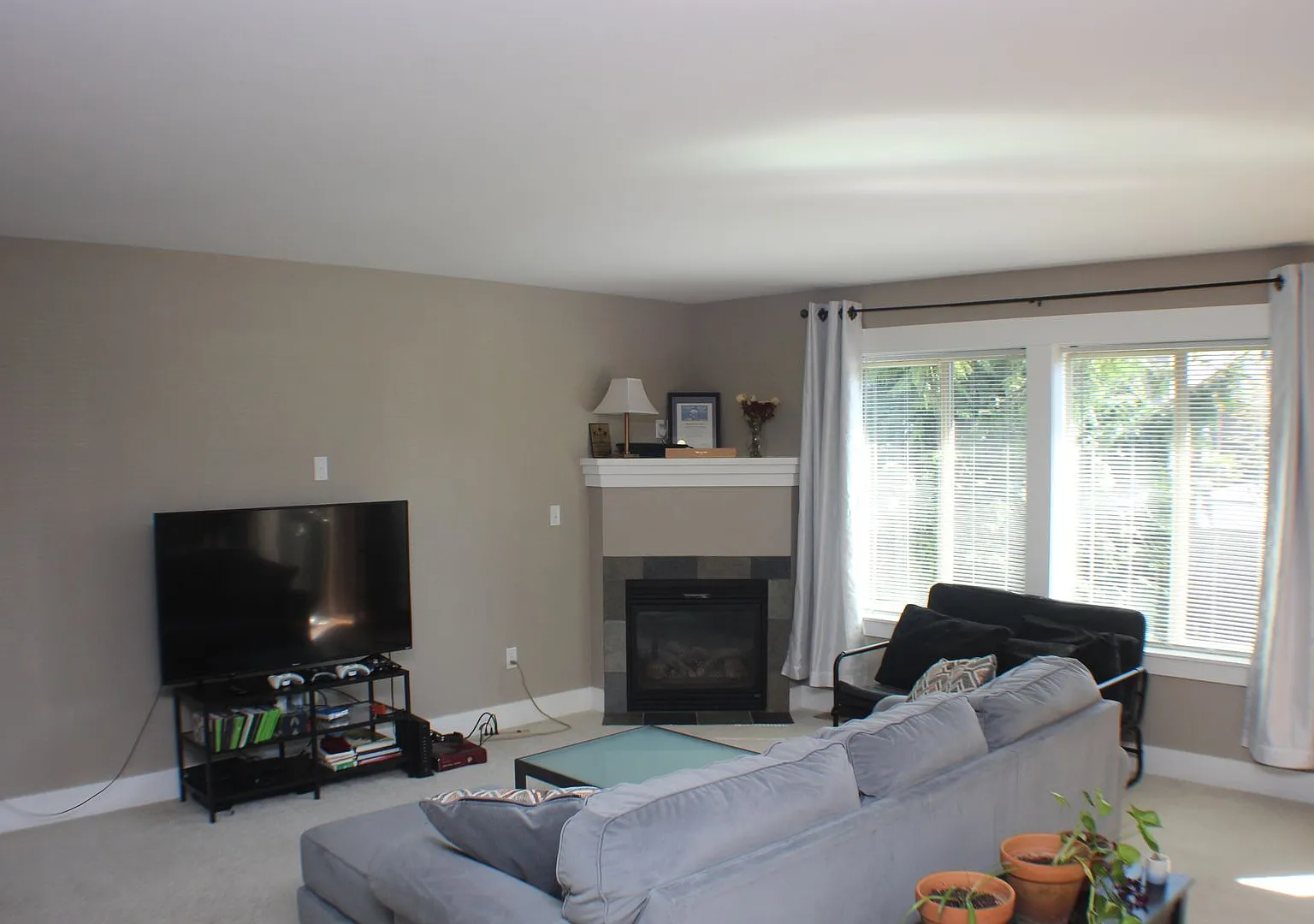 3 Bedroom 2.5 Townhome — Photo 2