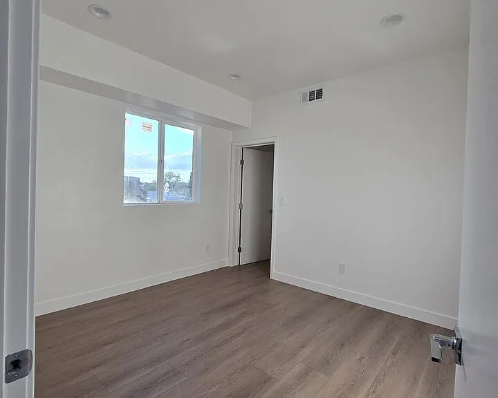 10827 1/2 Peach Grove St #1/2 — Photo 10