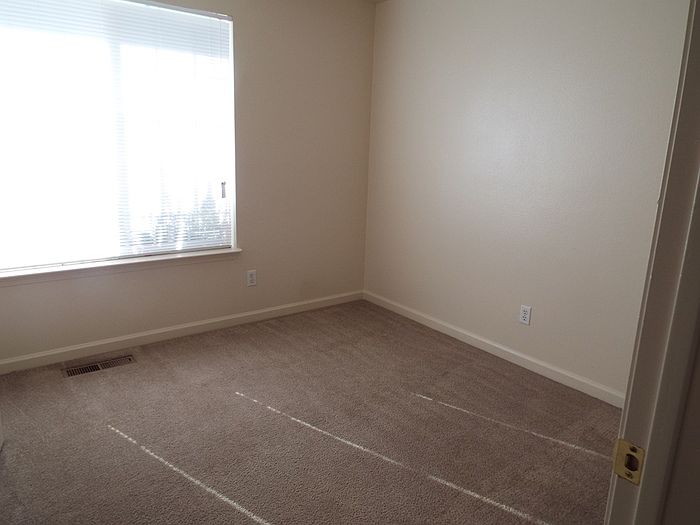 2nd image of 704 Shadow Ln