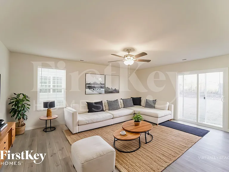 381 Hollingswood Dr — Photo 4