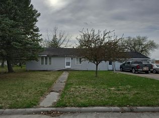 1005 Elm Ave S, Hallock, MN 56728