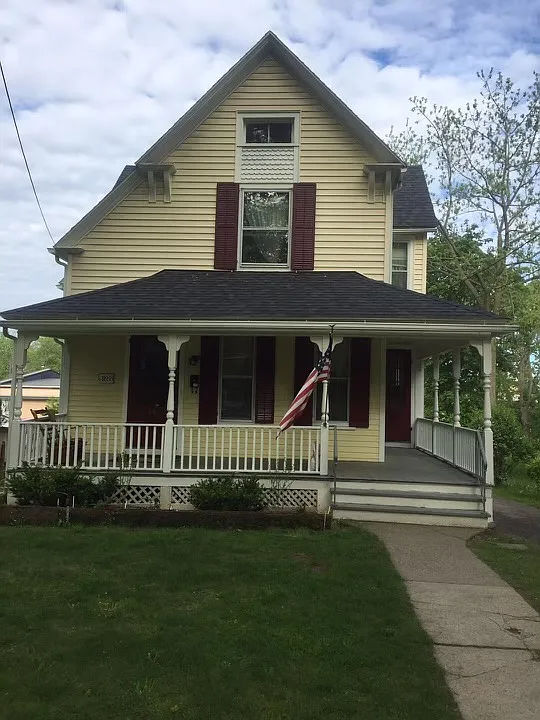 6 bed, 1896 sqft, $2,900 — Photo 1