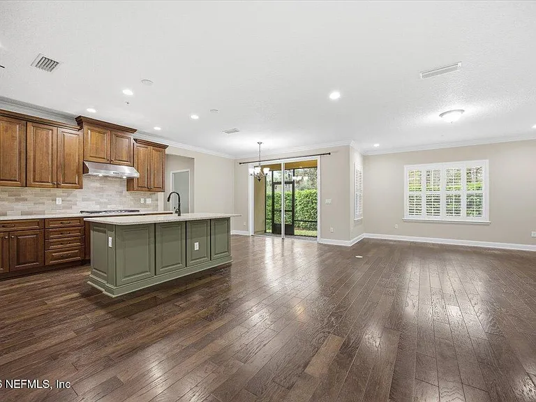 80 Oyster Bay Way — Photo 4