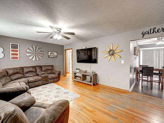4th image of 320 E Parkway Ave