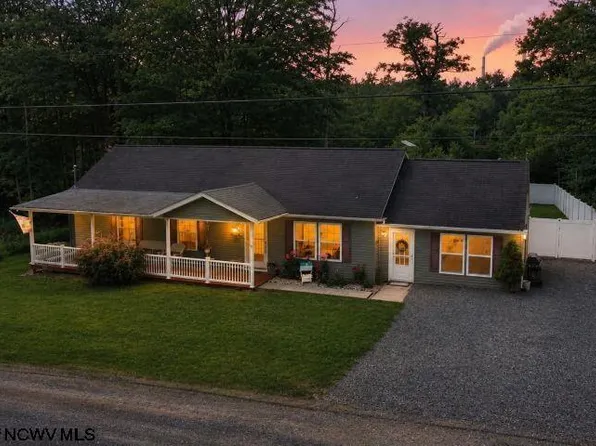 26 Scarlet Cardinal Ln, Mount Storm, WV 26739