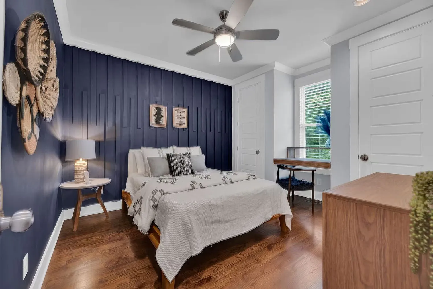 3 bed, 3.0 bath, 1915 sqft, $10,300 — Photo 3