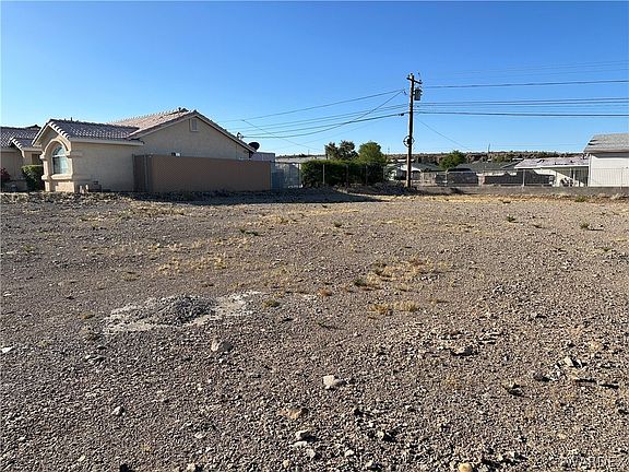 2nd image of 2730 Calle De Mercado